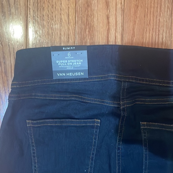 Van Heusen Pull on Jean. Size 6, denim. - Picture 5 of 6